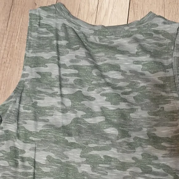 Bobbie Brooks Sz Medium Camo Tank Top - Picture 8 of 13